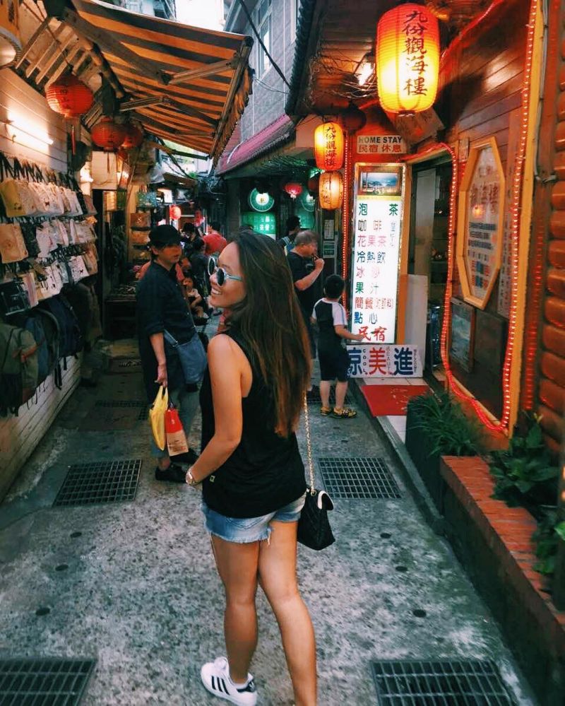 ▲她也曾經來過台灣旅遊,在九份留下快樂的照片。(圖/翻攝自Instagram)