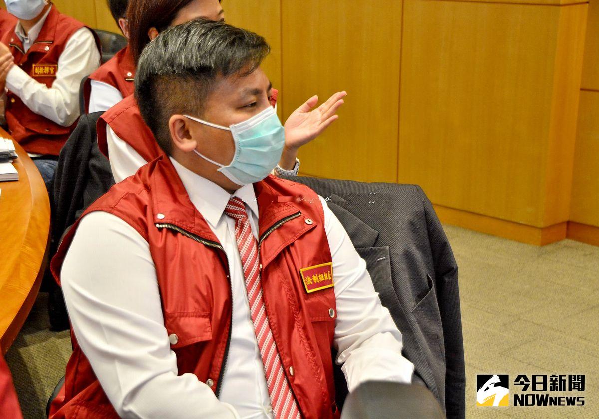 ▲新北市政府法制局長吳宗憲指出，新北市政府消費者服務中心去(109)年度受理15408件的消費爭議案件，較108年度成長43.7%。（圖/記者陳志仁攝）