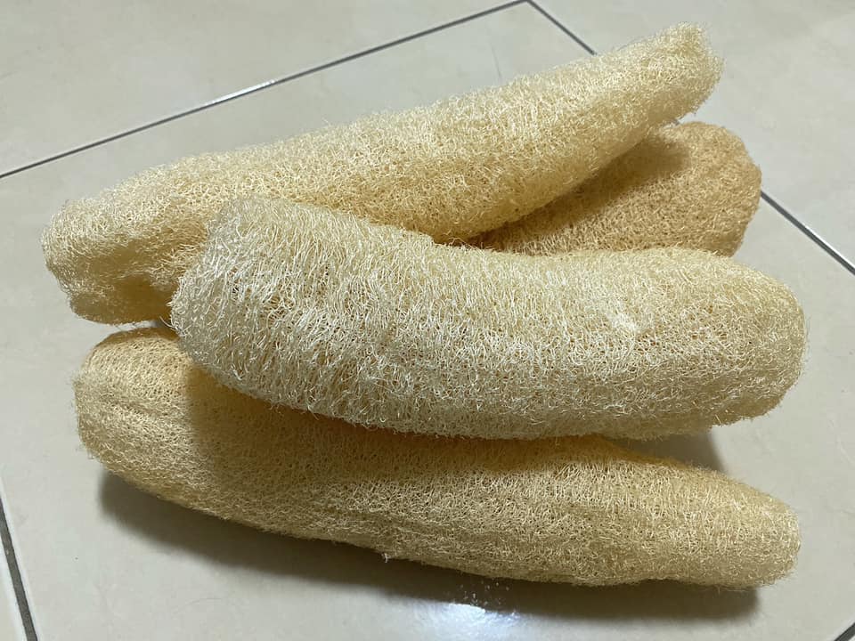 ▲有一名人夫貼出老婆買的一堆「奇異棒狀物」，更號稱能夠拿來洗刷身體，讓他不禁疑惑「真的能用嗎？」（圖／翻攝《爆怨公社》）