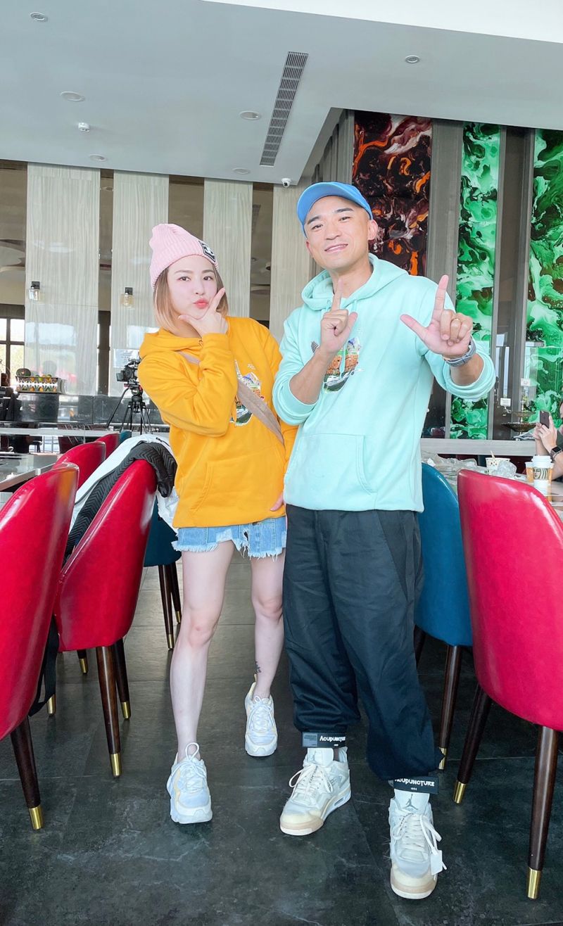 ▲熊熊(左)與小馬錄製《奇幻旅程》。(圖/奇幻旅程提供)