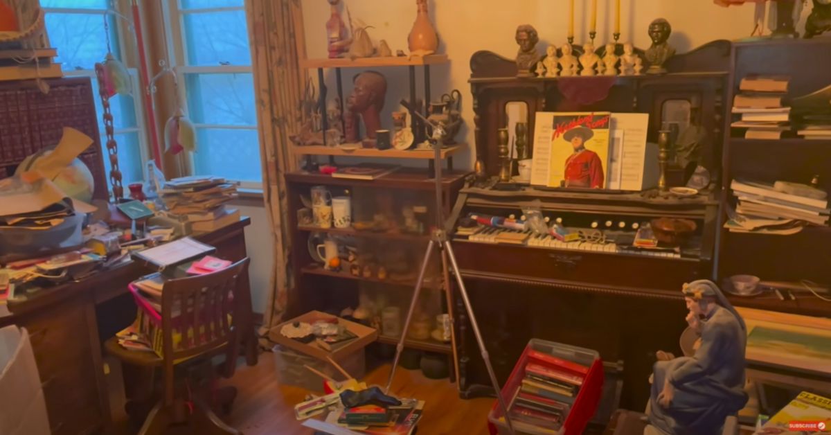 ▲加拿大一名收藏家花1萬美元買了「垃圾屋」被親友們調侃，沒想到卻在房內挖出價值1100萬寶藏。（圖／翻攝自YouTube 頻道「Curiosity Incorporated」）