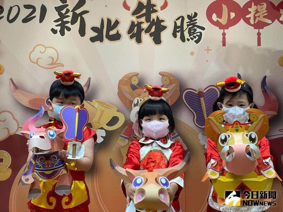 ▲2021新北犇騰小提燈今日亮相，有「功夫牛」、「牛來富」、「牛哞王」三種創意造型款式。（圖/記者陳志仁攝，2021.02.04）