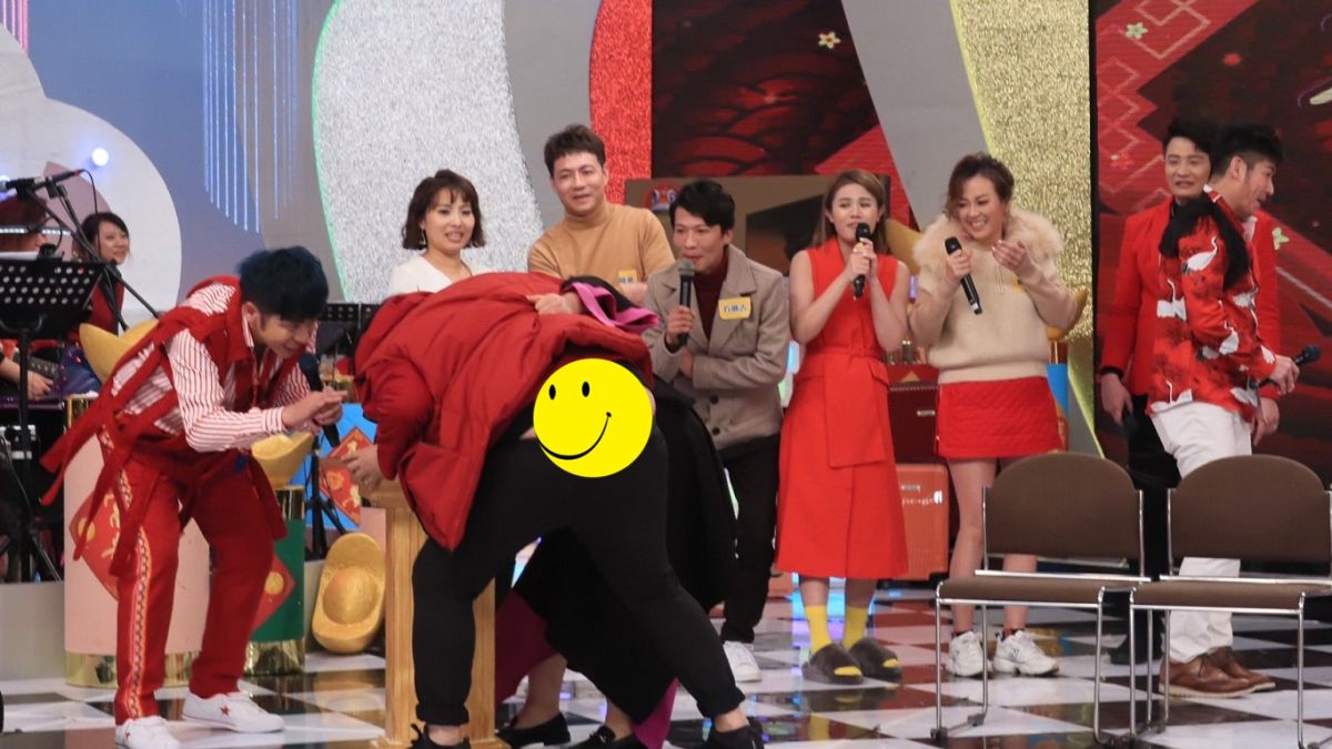 ▲曹西平除夕節目玩遊戲險走光。（圖／中視）