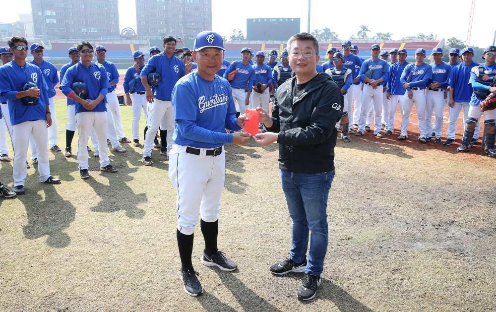 ▲洪一中獲得蔡其昌會長加菜金。（圖／中職提供）