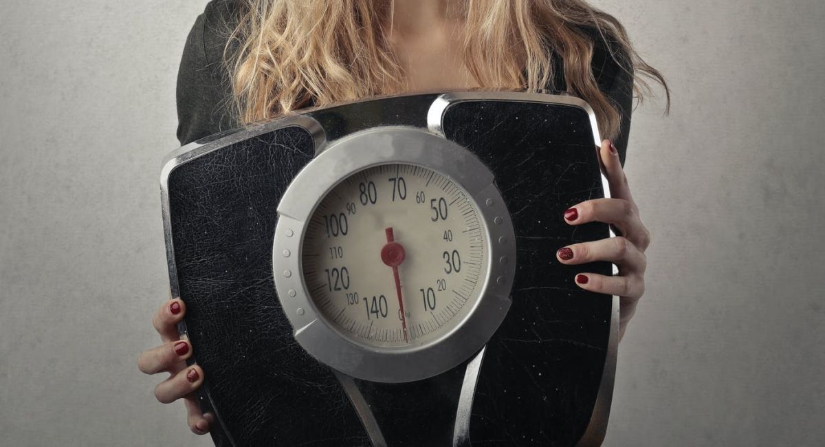 ▲網友透露樓上的女房客在凌晨2點來「借體重計」，照片曝光引發熱議。（示意圖／翻攝自Pexels）