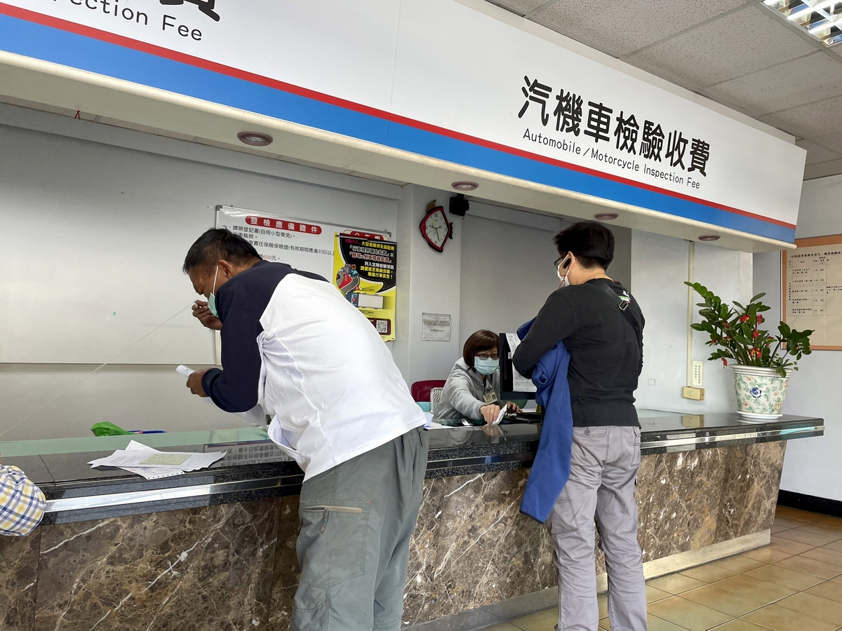 ▲自用車及機車汽車燃料使用費於每年7月徵收，仍有79萬輛汽機車尚未繳納，欠繳汽燃費約10億元。圖為屏東監理站。（圖／屏東監理站提供）