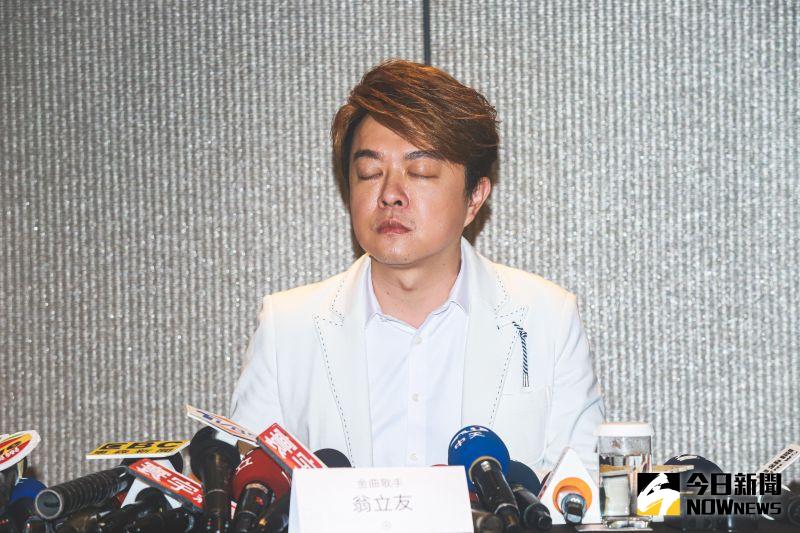 ▲翁立友深陷與雞排妹的性騷擾風波,出面開記者會明顯看得出來憔悴許多。(圖/記者葉政勳攝