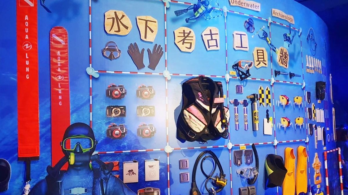 ▲展覽以多媒體科技打造水下沉船情境，營造讓觀眾猶如潛入水下世界的感受。（圖／記者陳美嘉攝，2021.02.05