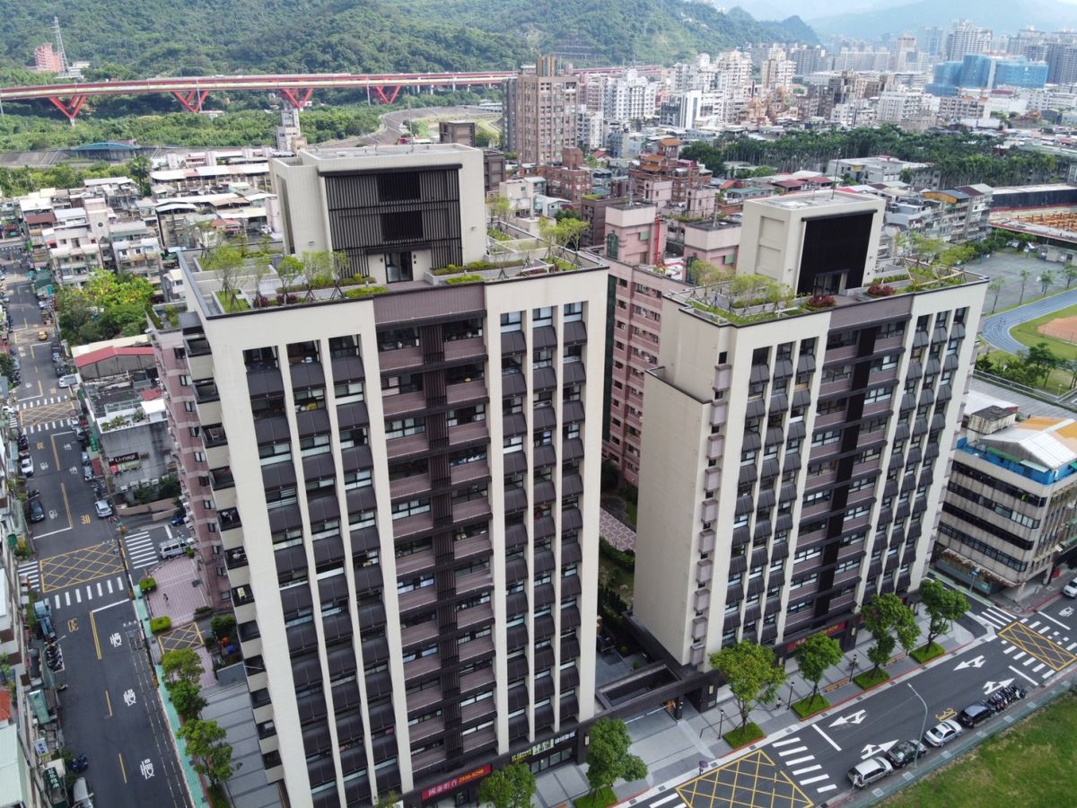 ▲興隆公宅週邊的房屋釋出量一向不多，圖為忠順街一段上都更案改建的新大樓。（圖／NOWnews資料照片）