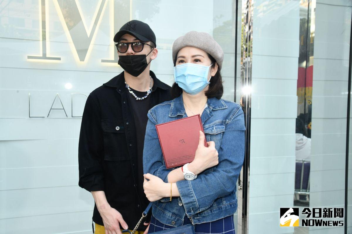 ▲金友莊（右）難得現身，分享近況。（圖／記者林柏年攝, 2021.02.06）