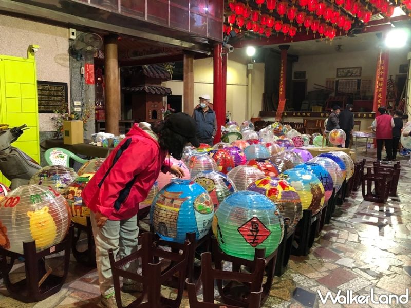 ▲第一屆的「文雅里富町燈節」由32歲的年輕里長朱毅所發起，觀摩了台南普濟燈會的模式，透過「新富町彩燈文化祭」舉辦燈籠彩繪比賽。（圖／Taipei