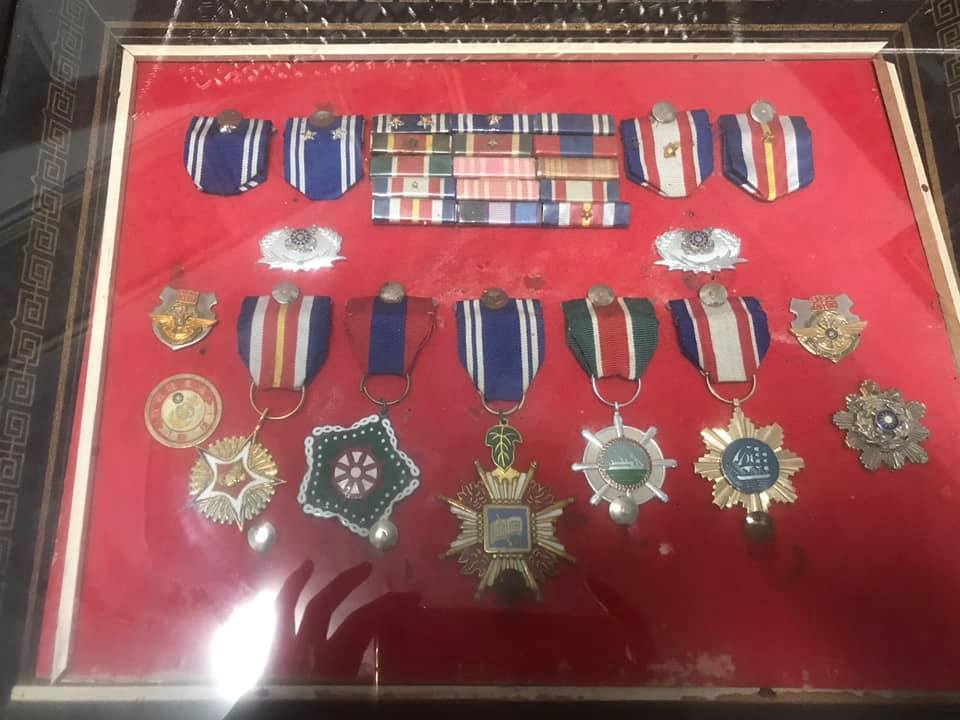 ▲有女網友曬出「公公的傳家之寶」，並直呼「公公根本是我的偶像！」而其他網友一看也全致敬，大讚「真英雄！」（圖／翻攝自臉書社團《爆廢公社二館》）