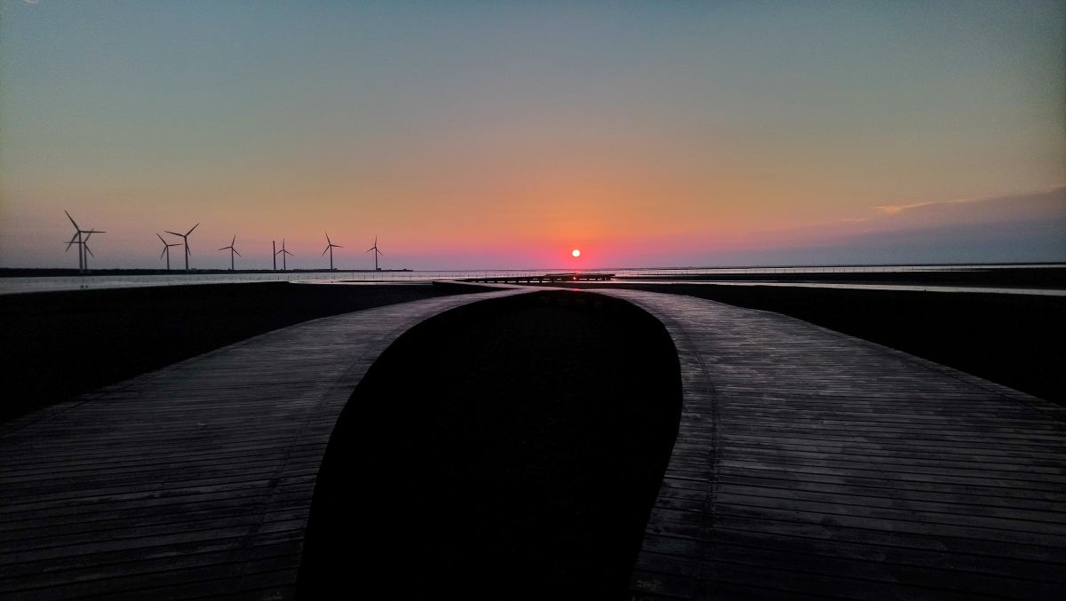 ▲春節連假，中市高美濕地木棧道將於2月10日至16日進行人流管制措施，以900人為限，採「1進1出」(圖／農業局提供2021.2.7)