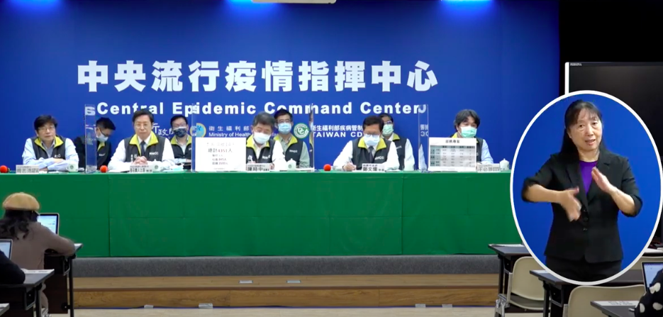 ▲針對國內2家新冠疫苗廠商進入2期試驗，指揮官陳時中表示將全力協助國產疫苗的研發。（圖／擷取自疾管署直播）