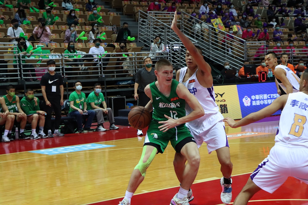 ▲松山主將喬納森強攻籃下。（圖／名衍行銷提供）