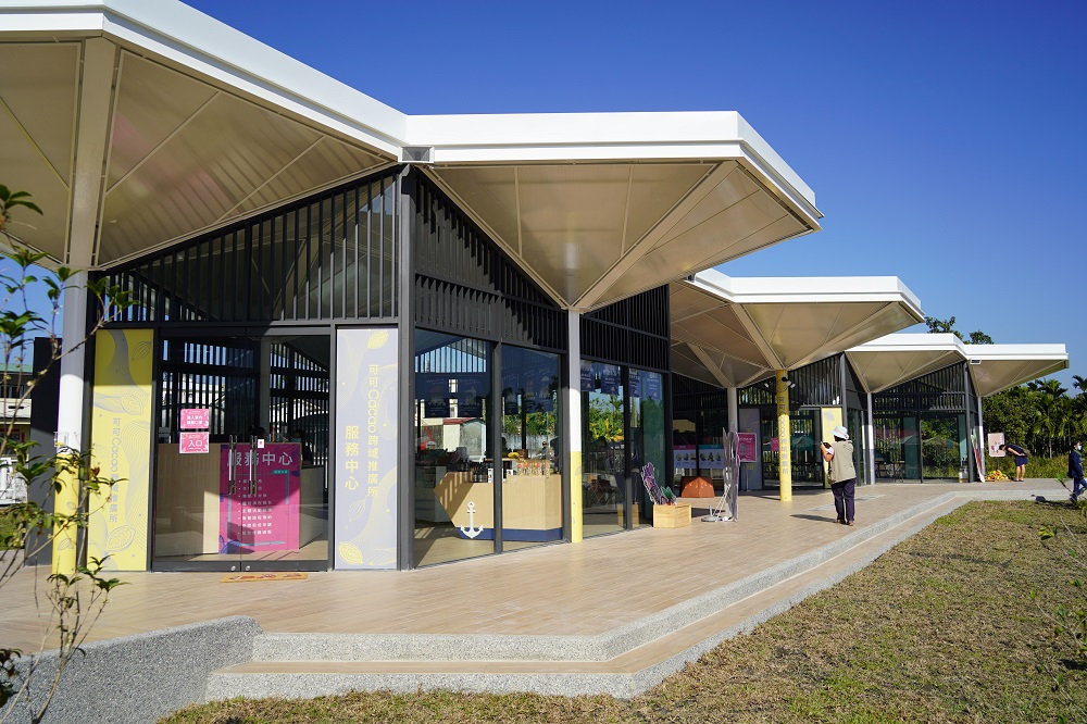 ▲屏東縣政府將萬巒鄉佳佐村擁有百年歷史的「佳佐天主堂」活化再利用，搖身一變打造成「可可Cacao跨域推廣所」。（圖／屏東縣政府提供, 2021.02.07）