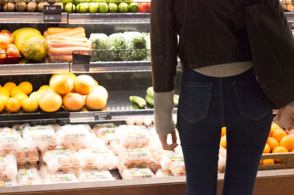 ▲有女網友好奇發問「小時候敢吃長大不敢吃的東西？」而引來眾人討論。（示意圖，圖中人物與本文無關／取自unsplash）