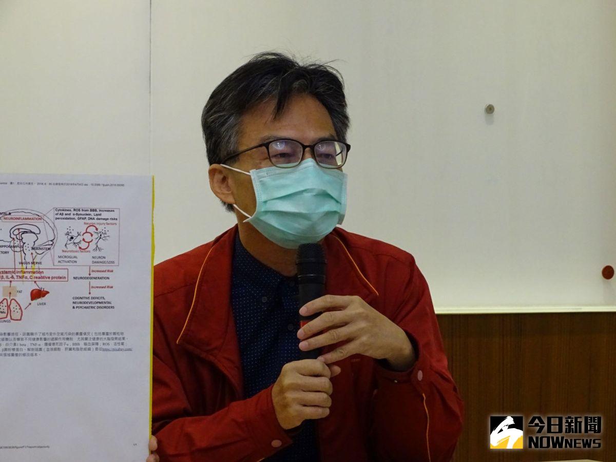 ▲精神科醫師蘇偉碩表示，空汙拉警報傷害兒童腦部發展，他將在兒童節前夕籌組空汙受害兒童父母聯盟，要求經濟部重視PM2.5造成的空汙問題。（圖／記者呂炯昌攝，2021.02.08）