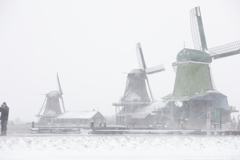 ▲荷蘭和德國部分地區近日迎來暴風雪，導致飛機與火車交通中斷。（圖／美聯社／達志影像）
