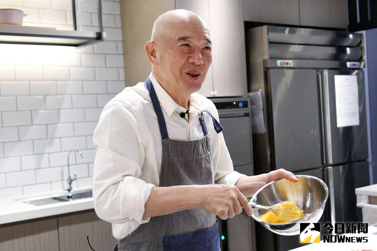 ▲特力集團總裁何湯雄早年派駐海外的他，也被訓練成做菜高手，原來好手藝都傳承自父母親。（圖／記者林調遜攝）