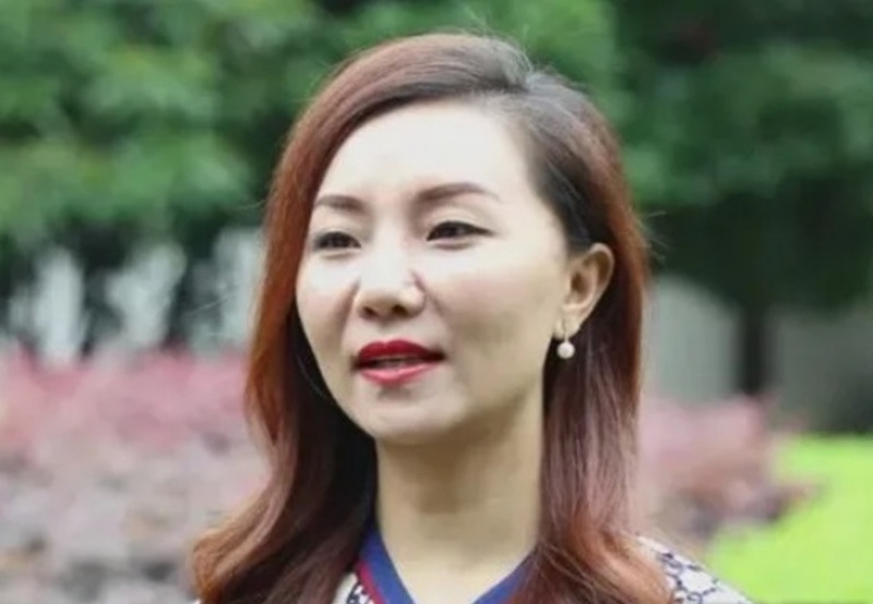 ▲中國湖南省石門縣招商促進事務中心前主任李小瓊，在當地素有美女官員的稱號，但也因次捲入「以色謀權」的貪腐醜聞。（圖／翻攝自微博）