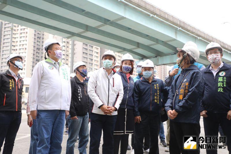 ▲新北市長侯友宜今(8)日前往浮洲橋下視察「浮洲橋下橋市區道路動線優化工程」。(圖/記者陳志仁攝,2021.02.08)