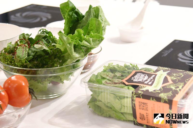 ▲早年習慣大魚大肉的何湯雄,以前不吃生菜,但現在可是天天吃。連自家購物平台特安康也引進,上頭的商品大多自己親身走訪。