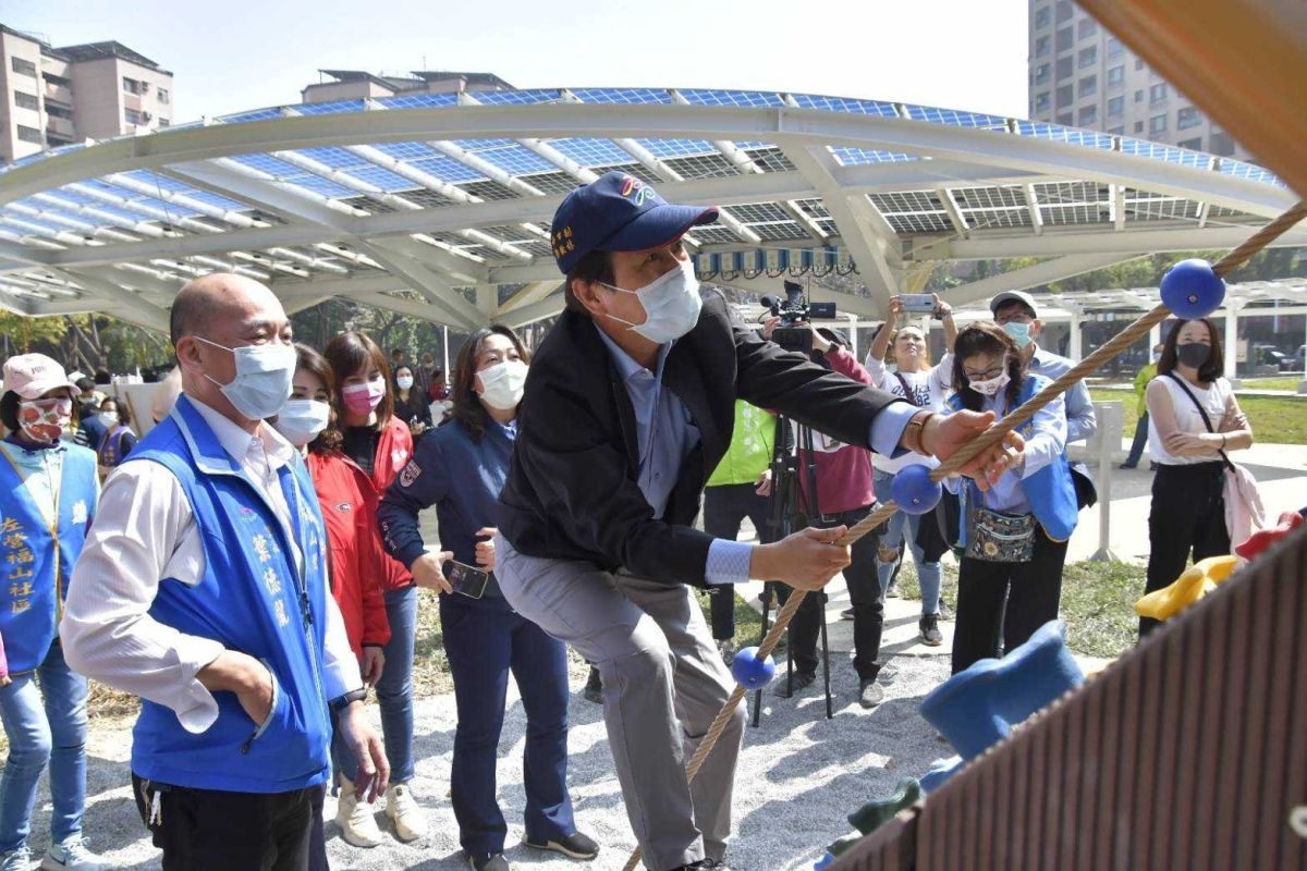 ▲副市長林欽榮表示近年來公園開闢或改造時，同時規劃共融式兒童遊戲場。（圖／高市工務局提供）