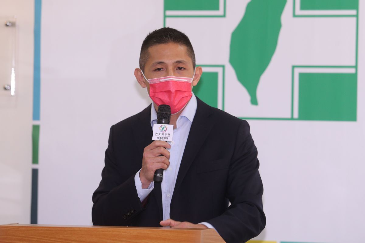 ▲民進黨台北市黨部主委9日舉行交接，新任主委吳怡農強調會全力以赴，為台北市民推出最優秀的候選人團隊。（圖／台北市攝影記者聯誼會提供）
