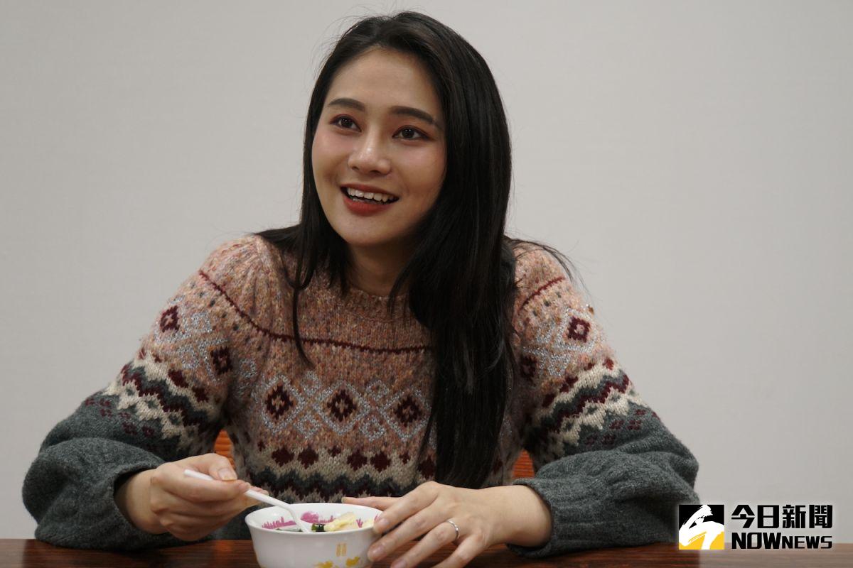 ▲過年吃太油？立法院女神賴品妤教煮「山藥紫菜蛋花湯」暖胃解膩。（圖／記者劉育辰攝）