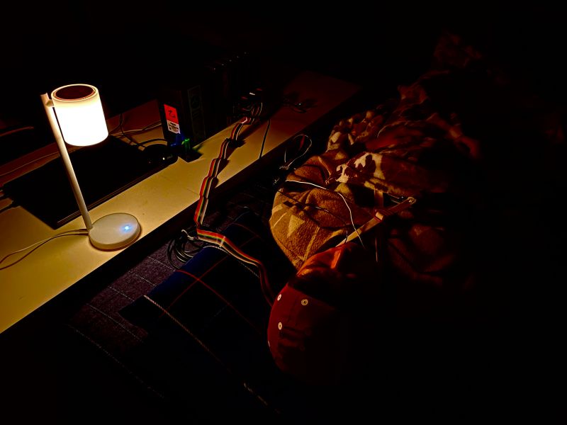 ▲台灣科技大學教授陳建宇表示，助眠燈可透過緩慢的光影變化來影響腦波，讓人睡得更深沉。（圖／陳建宇提供）