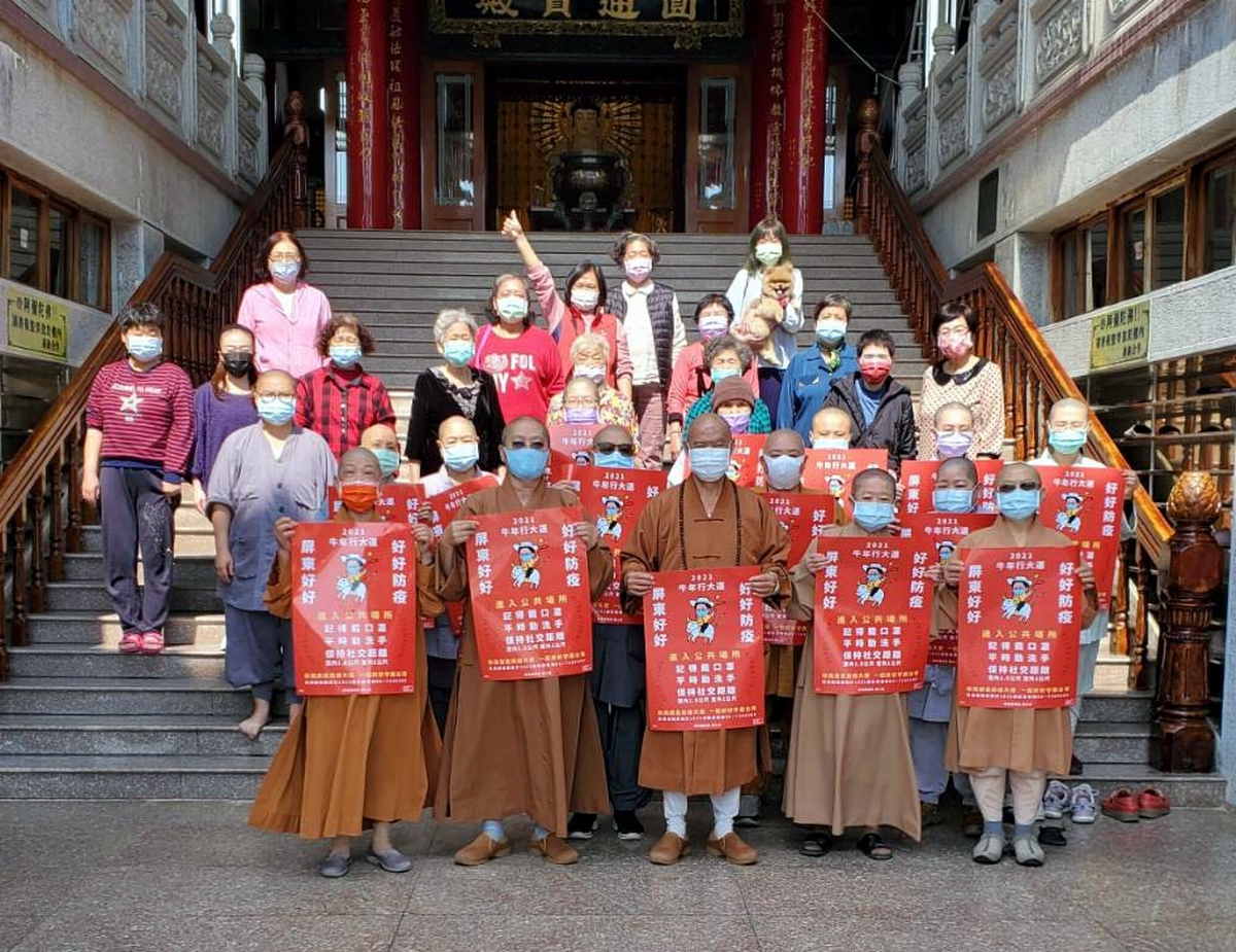 ▲屏東縣政府也特別製作防疫海報，請各宗教團體配合加強宣導，屏東縣佛教會、屏東各大廟宇及各教會都響應。（圖／屏東縣政府提供, 2021.02.09）