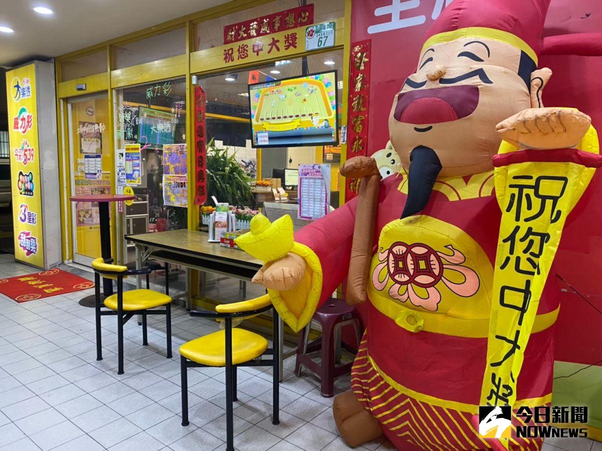 ▲女網友透露自己買彩券的隱藏功能，就是「看自己有多衰」。（示意圖／NOWnews資料圖片）