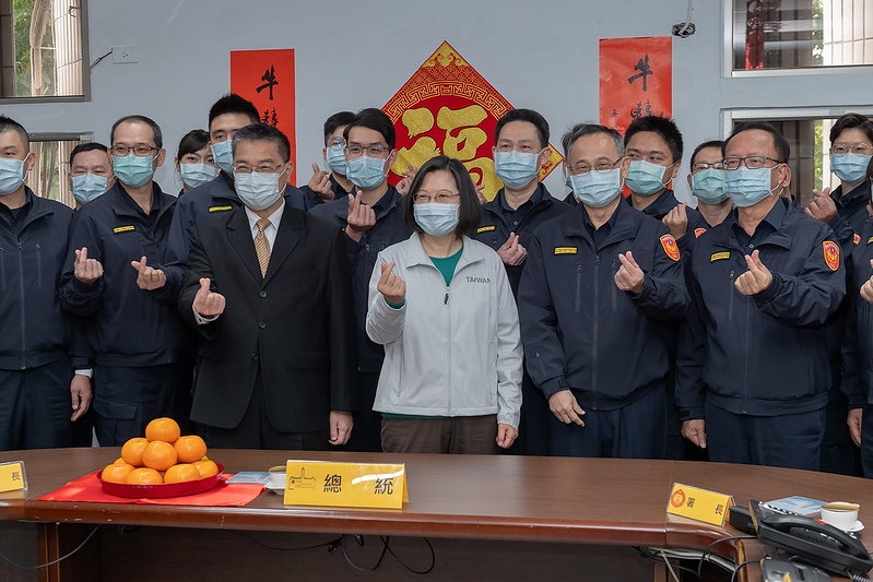 ▲總統蔡英文12日前往慰勉中正一分局、中正二分局。（圖／總統府提供）