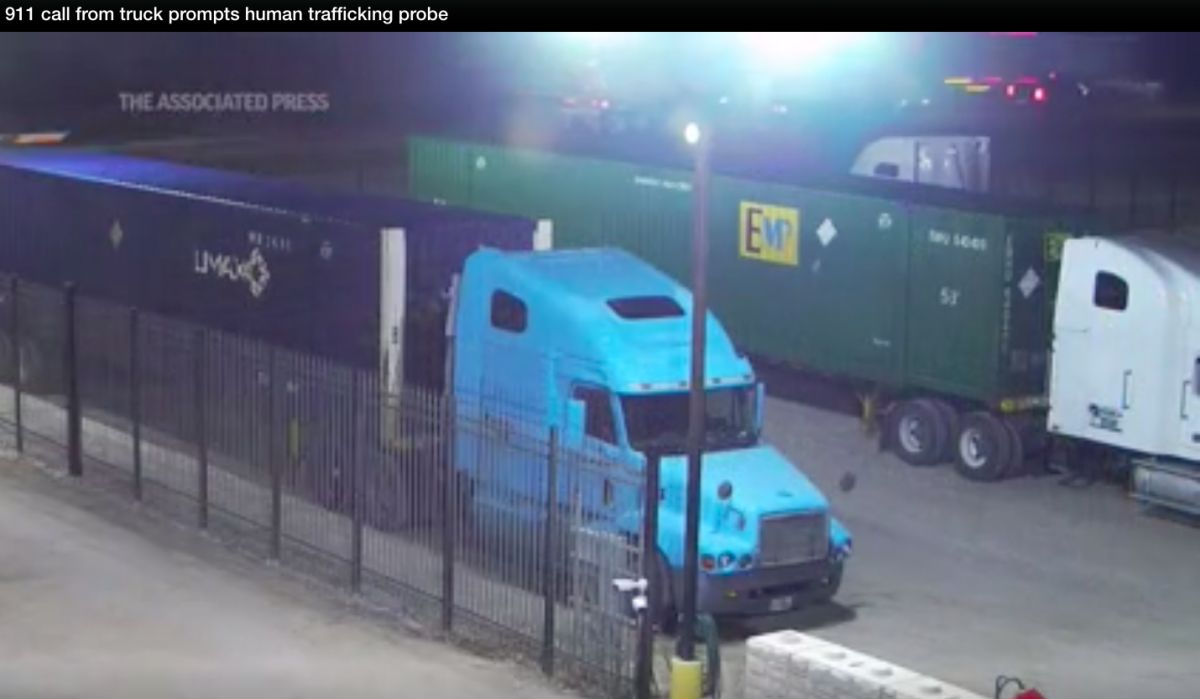 ▲德州聖安東尼奧警方接獲911電話，聽聞有80人身陷油罐車中，氧氣即將耗盡，疑似有關人口走私。（圖／美聯社／達志影像）