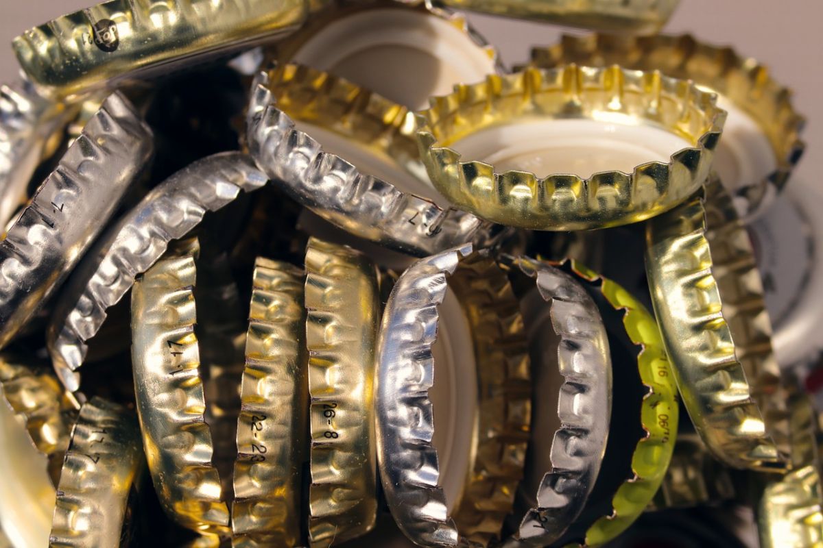 ▲為何啤酒瓶蓋是「鋸齒狀」？知情人揭3設計理由。（示意圖／翻攝自pixabay）