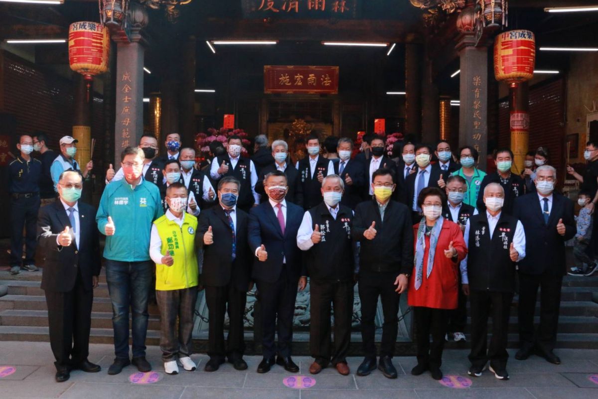 ▲立法院副院長蔡其昌走訪台中市各廟宇為台灣祈福(圖／柳榮俊攝2021.2.13)