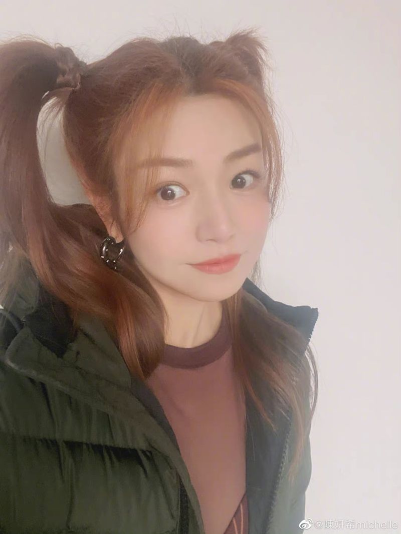 ▲陳妍希情人節發自拍照,被讚有少女感。(圖/陳妍希微博)
