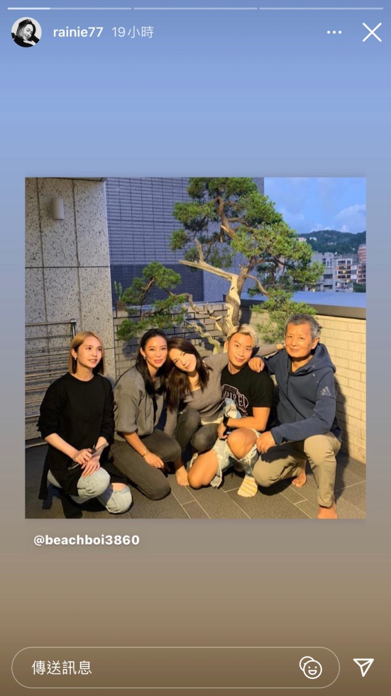 ▲楊丞琳轉發華岡五人幫合照。(圖/楊丞琳IG)