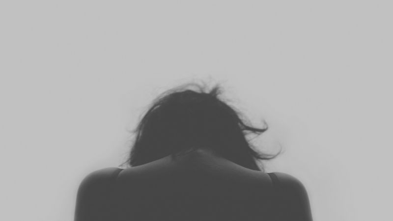 ▲一名網友好奇「為何提分手的人要哭」,貼文一出,也有不少過來人抖出揪心內幕,表示「提分手的人不見得是不愛了」。(示意圖,圖中人物與文章中內容無關/取自