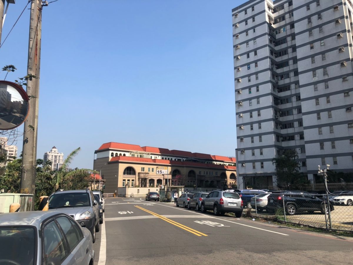 ▲未來平鎮站設址地點周邊的社區大樓，都因交通利多而翻身。（圖／NOWnews資料照片）