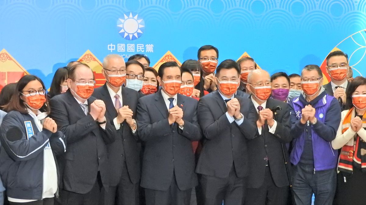 ▲國民黨17日舉行新春團拜，前主席馬英九、吳伯雄、吳敦義、中央委員連勝文都出席，與黨主席江啟臣互道新春如意。（圖／記者陳弘志攝，2021.02.17）