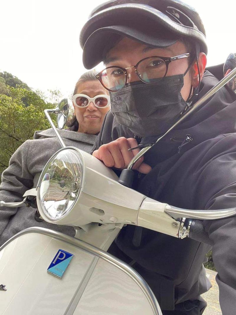 ▲邱澤載媽媽一日旅行。(圖/海納百川提供)