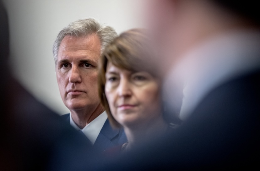 ▲美國眾議院共和黨領袖麥卡錫今天率領多位議員致函總統拜登，呼籲他重新提出要求孔子學院在美活動透明化（圖／美聯社／達志影像）