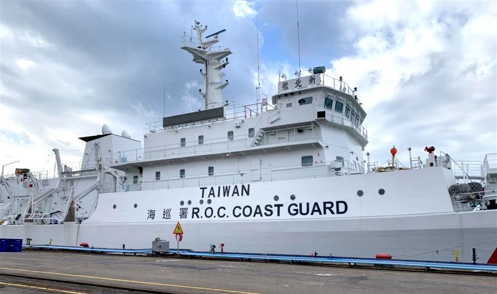 ▲蔡英文總統指示在海巡艦艇舷側漆上醒目的「TAIWAN」字樣，媒體人趙少康18日批評這是「自慰式的滿足」。（圖／翻攝海巡署網站）