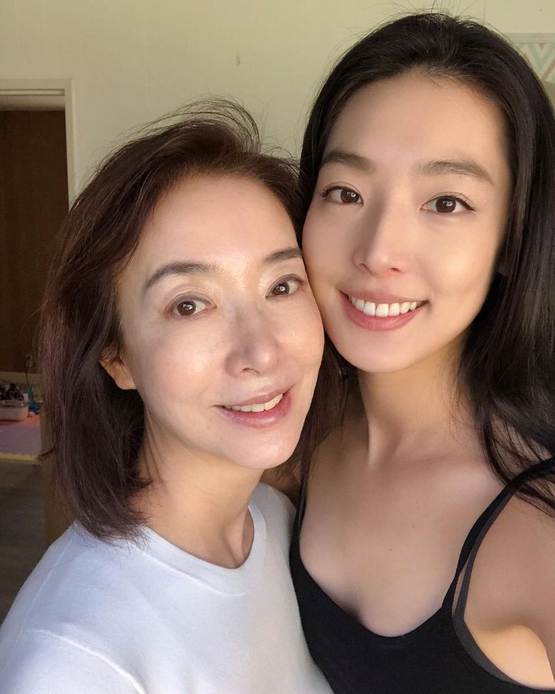 ▲▼金甫娟(上圖左)的女兒金書恩,是錦榮(下圖右)的現任女友。(圖/金書恩IG)