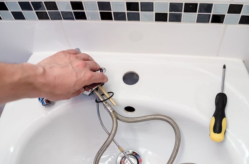 ▲有知情人一語點破了台灣「水電人才」缺很大的真相,「要一定的智商,也要體力,薪水又不是最高的」。(示意圖/翻攝自pixabay)