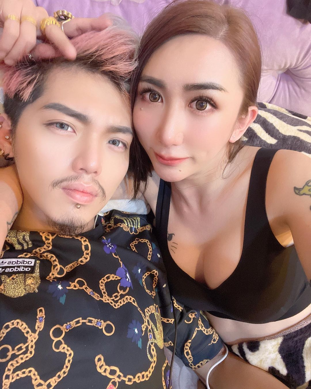 ▲罔腰（右）與男友經常秀恩愛。（圖／罔腰IG）