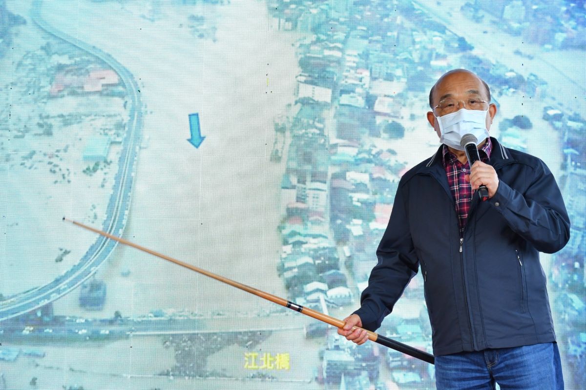 ▲行政院長蘇貞昌視察基隆河水防道路兼自行車道規劃辦理情形。（圖／行政院提供）