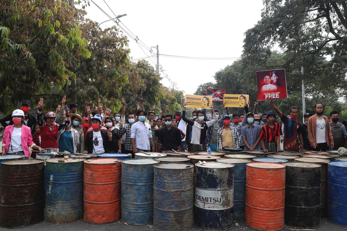 ▲緬甸軍警20日朝示威者開槍，造成2死、數十人受傷，引發國際社會關切譴責。（圖／美聯社／達志影像）